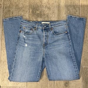 ✨LEVI’S WEDGIE JEANS 26✨